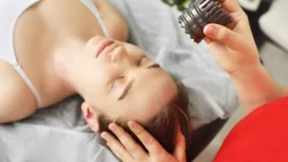 Top 5 Ways Aroma Massage Therapy Can Reduce Your Work Blues